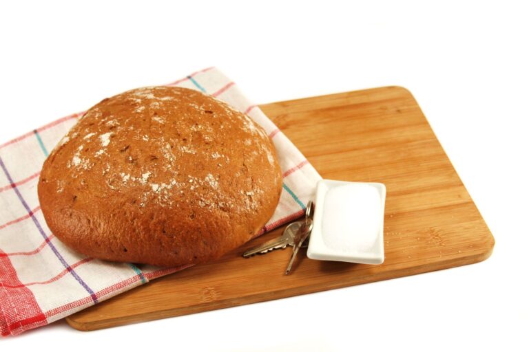 Ein Geschenk mit Geschichte – Warum Brot und Salz zum Einzug